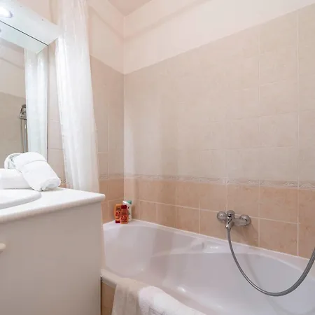 Διαμέρισμα Modern One Bedroom With Terrace And Parking Included Αντίμπ