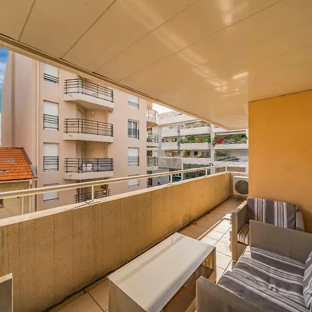 Modern One Bedroom With Terrace And Parking Included *