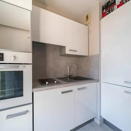 Διαμέρισμα Modern One Bedroom With Terrace And Parking Included Αντίμπ